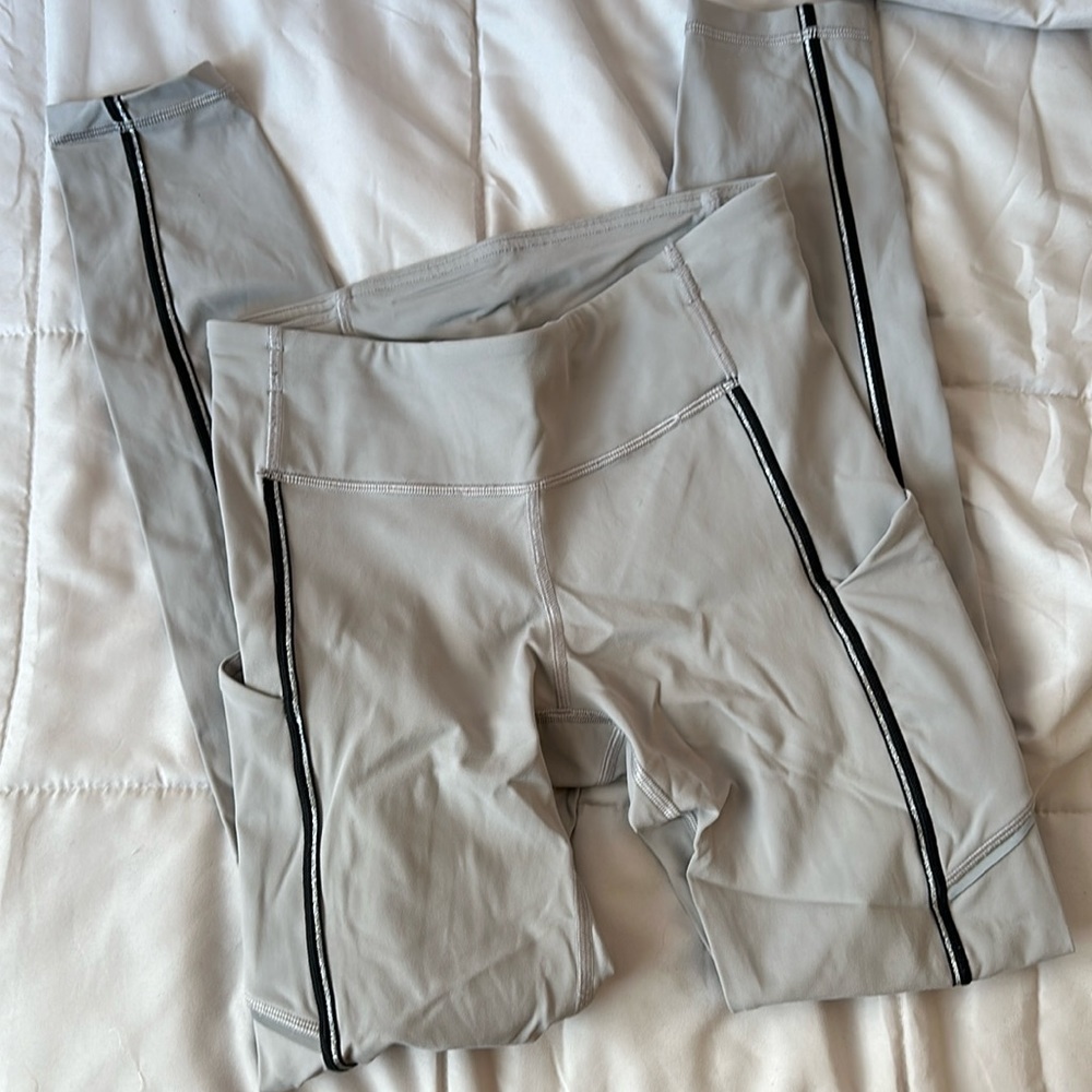 Lululemon legging with pockets Size 4 - grey with black and silver stripe